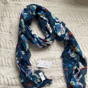 New with tags Vera Bradley scarf